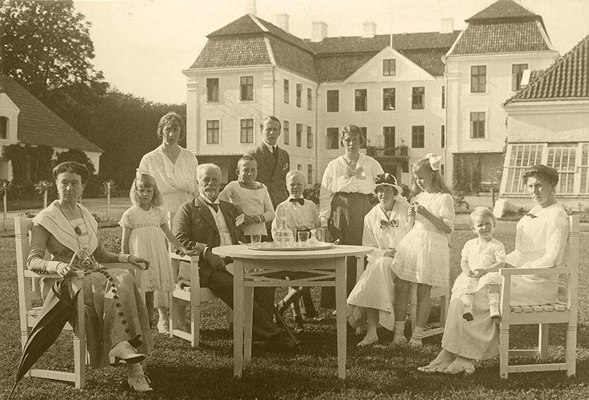 Sommarnöjet Christinehof 1908. Växthusen syns i bakgrunden till höger