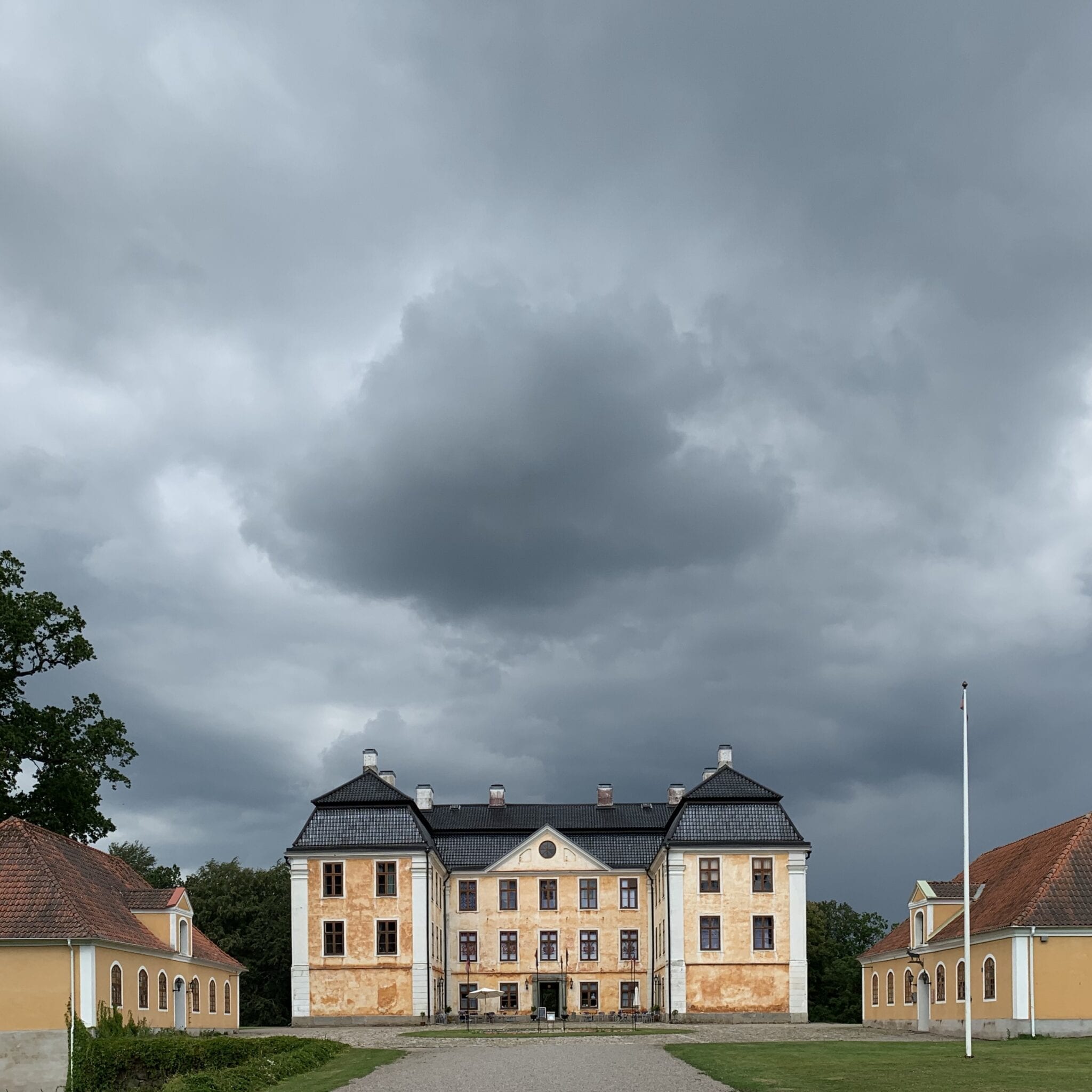 Vy över Christinehof från uppfarten.