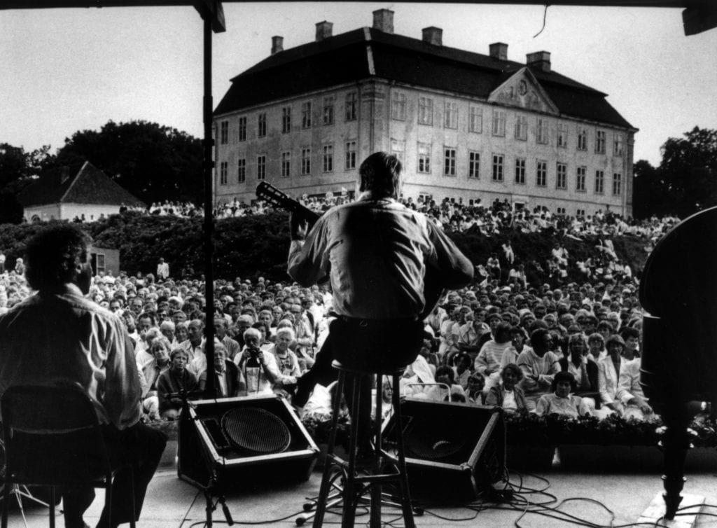 Sven-Bertil Taube uppträder på Christinehof i Skåne 18/7 1985